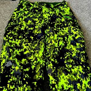 The North Face Youth XL ski/snowboarding pants. EZ Grow adjustable waist.